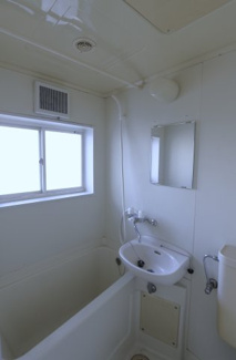 【浴室】 | ヤマトハイツ藤崎Ａ棟 | 窓もあって換気もバッチリ！