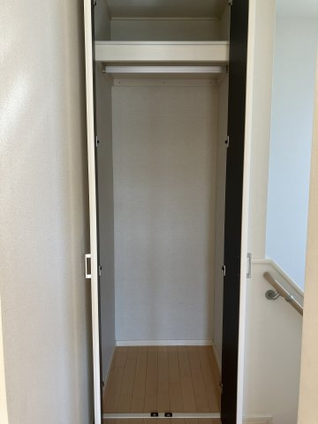 【収納】 | セレニティ南馬込 | 廊下部分にも気の利いた収納スペースがありますよ
