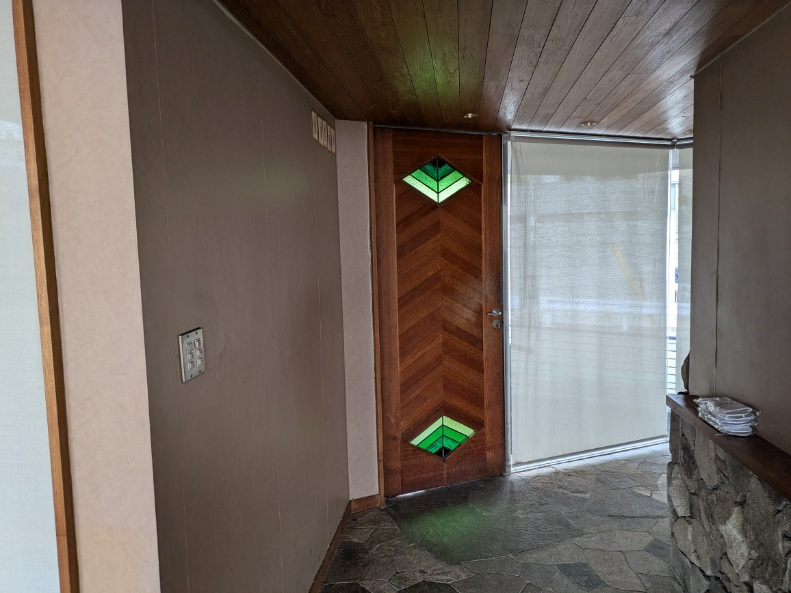 西宮市甲陽園山王町の中古一戸建の玄関