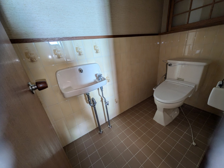 西宮市甲陽園山王町の中古一戸建のトイレ