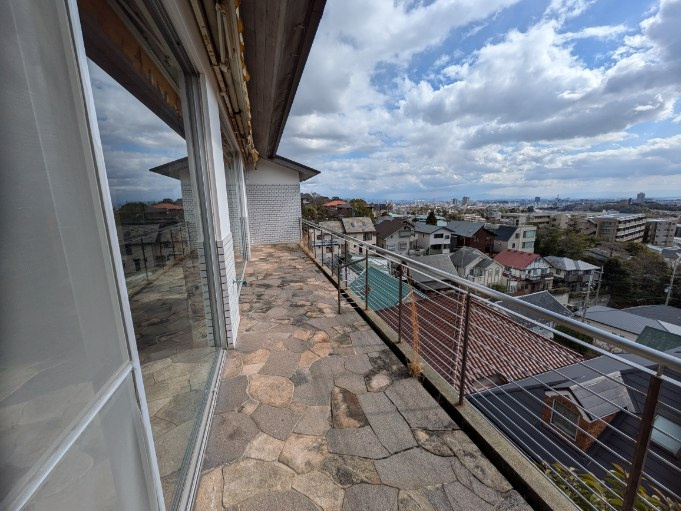 西宮市甲陽園山王町の中古一戸建のバルコニー