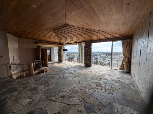 西宮市甲陽園山王町の中古一戸建の居間・リビング