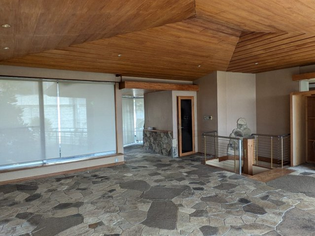 西宮市甲陽園山王町の中古一戸建の居間・リビング