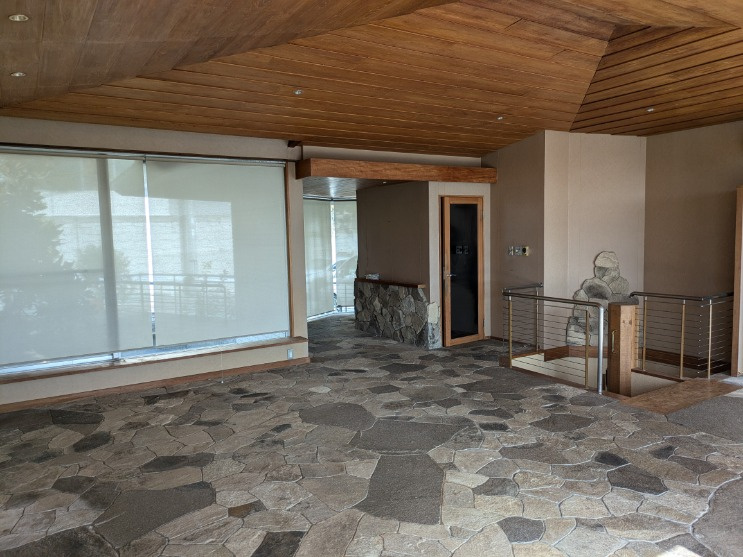 西宮市甲陽園山王町の中古一戸建の居間・リビング