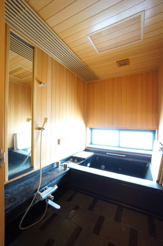 福井市上北野戸建ての浴室