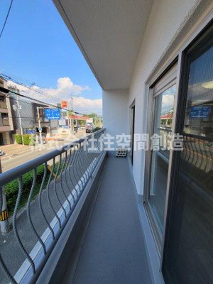 【バルコニー】 | シャンボール豊中 | 部屋の端から端までつながったバルコニー！