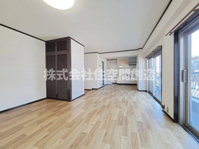 【居間・リビング】 | シャンボール豊中 | 2024年10月上旬撮影。この空間は魅力ですね！