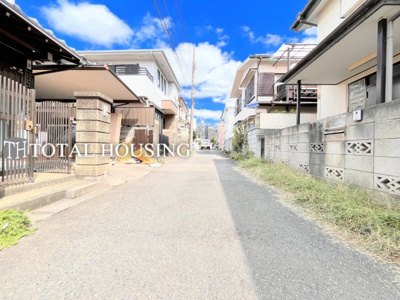 【前面道路含む現地写真】 | 国分寺市東恋ヶ窪3丁目　新築戸建　全1棟