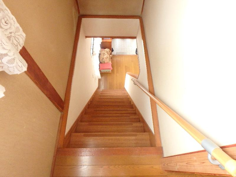 高丸４丁目一戸建の内装|階段