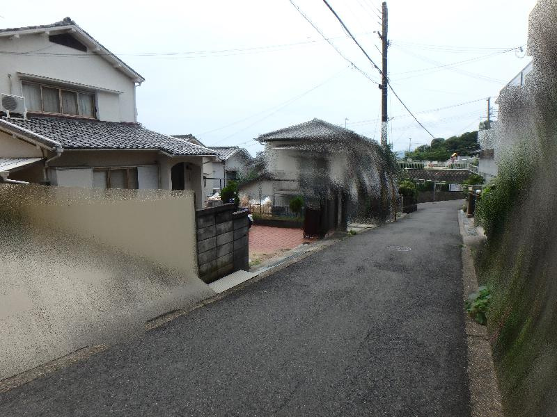 高丸４丁目一戸建の前面道路含む現地写真|前面道路