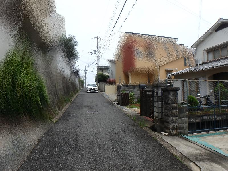 高丸４丁目一戸建の前面道路含む現地写真|前面道路