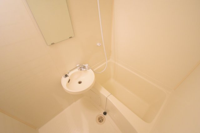 クレセンシャル神足の浴室