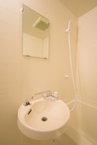 クレセンシャル神足の浴室