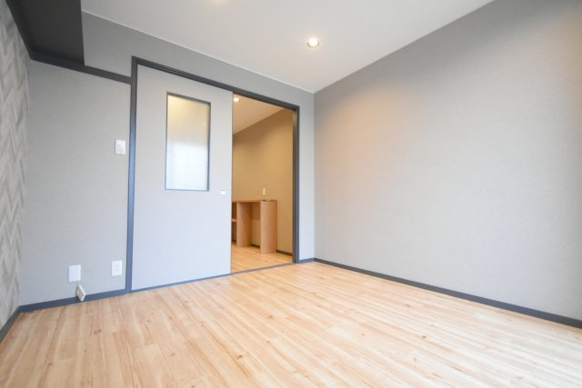 クレセンシャル神足の洋室