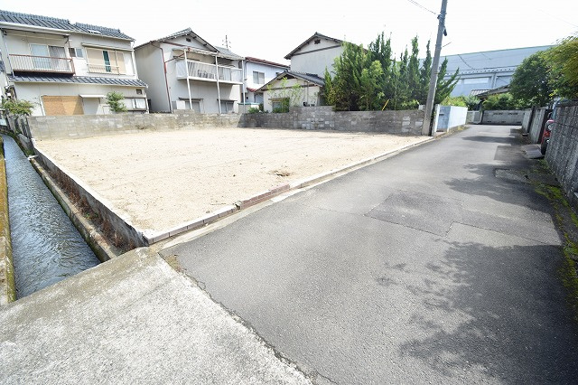 東山崎町　土地の前面道路含む現地写真
