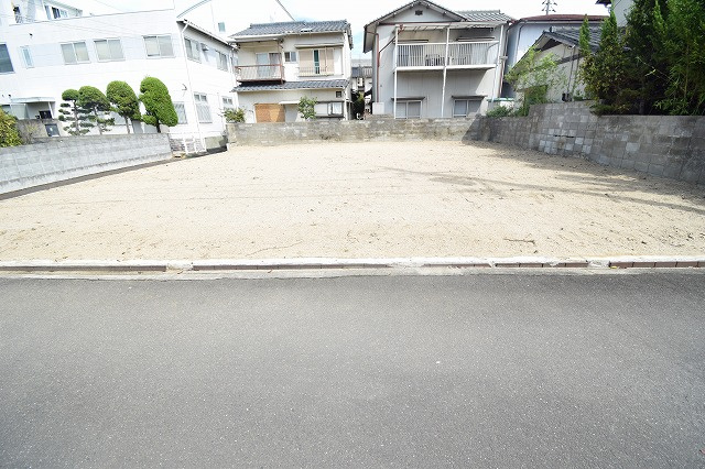 東山崎町　土地の前面道路含む現地写真