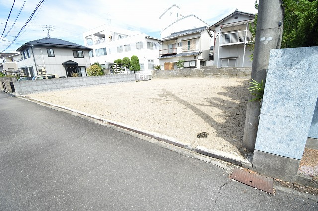 東山崎町　土地の前面道路含む現地写真