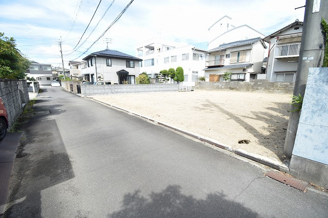 東山崎町　土地の前面道路含む現地写真