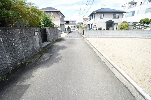東山崎町　土地の前面道路含む現地写真