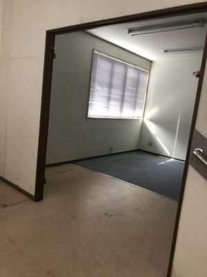 【エントランス】 | 柏原商業用テナント | 以前は事務所として使用していました。