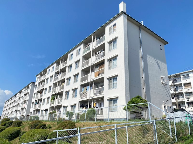 上高丸住宅C棟の外観