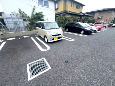 【駐車場】 | ウェインヒルドⅢ | カースペースがあります