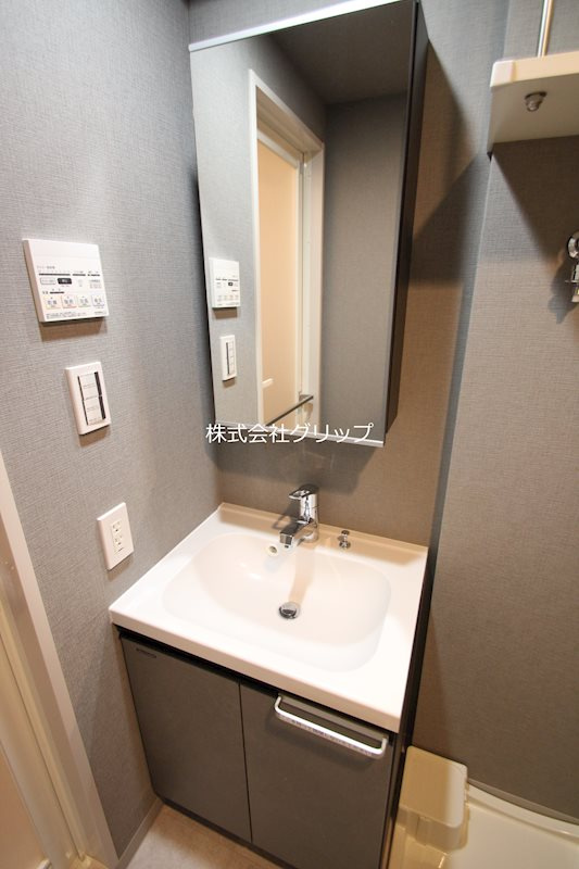 RELUXIA GRANDE 横濱吉野町の独立洗面台