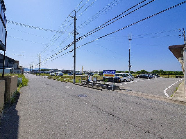 中田モータープール（ガレージ）の外観