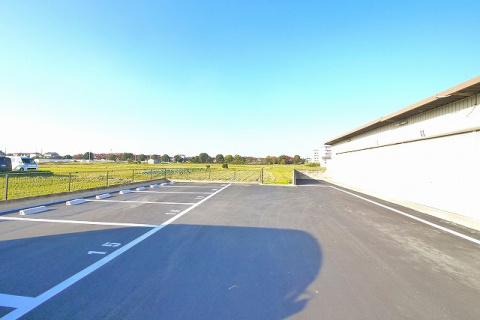 中田モータープール（ガレージ）の外観