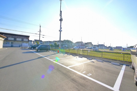 中田モータープール（ガレージ）の外観