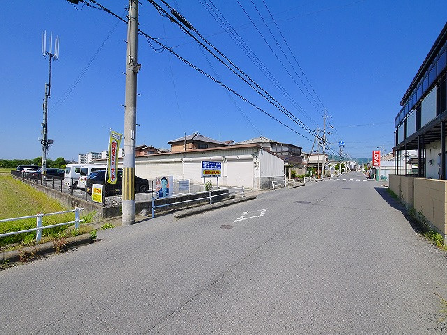 中田モータープール（ガレージ）の外観