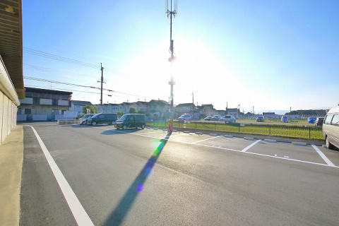 中田モータープール（ガレージ）の外観