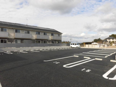 【駐車場】 | D-Room十連寺 弐番館 | 駐車場に車を止められます