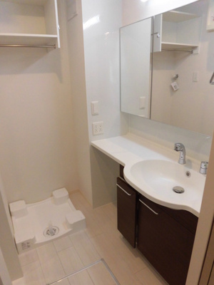 【独立洗面台】 | D-Room十連寺 弐番館 | 独立洗面台で身支度をすべて済ませてしまいましょう