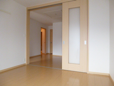 【居間・リビング】 | コンフォート東塚Ｈ | 洋室