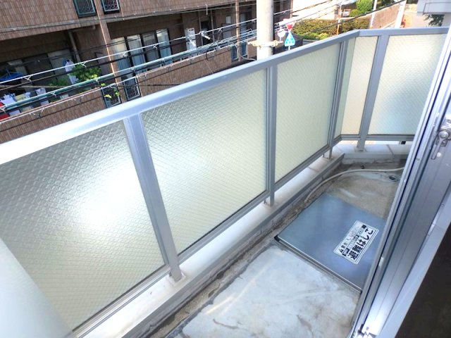 ハイツ御影Ⅲのバルコニー|暖かな日差しのふりそそぐバルコニー