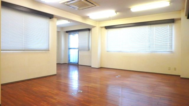SKビルの内装