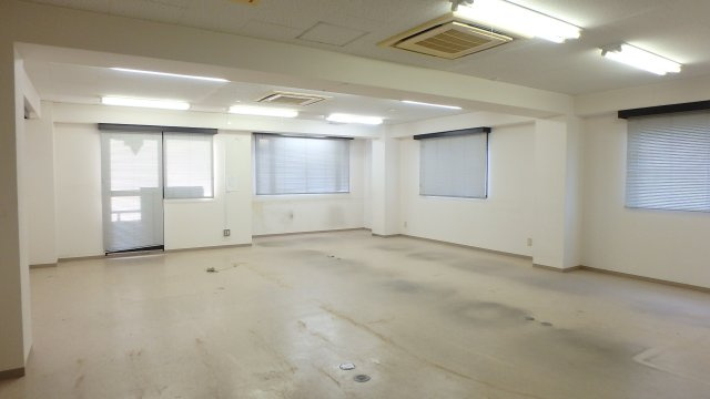 SKビルの内装