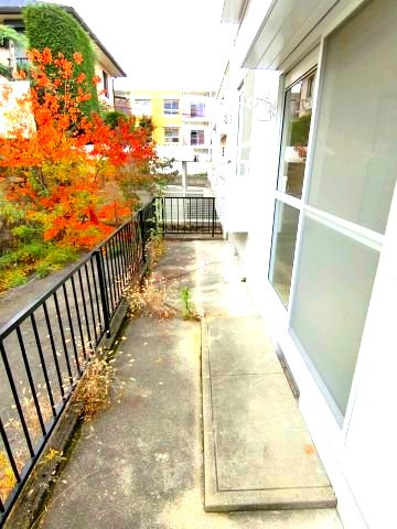 メゾン・ド・スズランのバルコニー|暖かな日差しがふりそそぎます