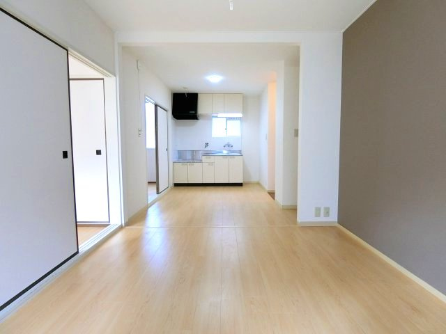 メゾン・ド・スズランの居間・リビング|ゆったり過ごせるリビングです