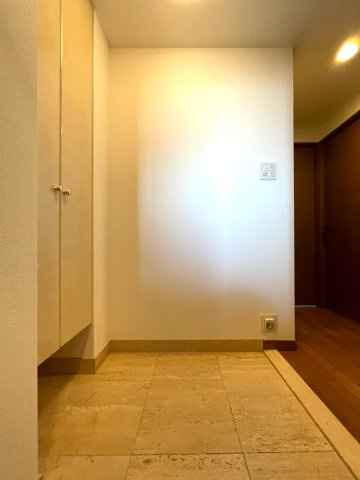 パレスエクセル新神戸の玄関|ゆったりとした玄関です