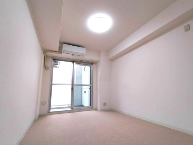 ニューブ神戸の洋室|ゆったりした洋室です