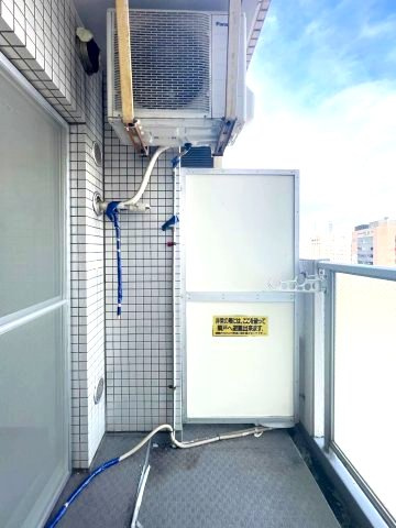 ニューブ神戸のバルコニー|外からの目が気にならないバルコニーで洗濯物が干せます