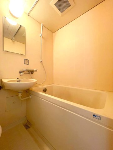 ニューブ神戸の浴室|日々の疲れを癒すお風呂付です