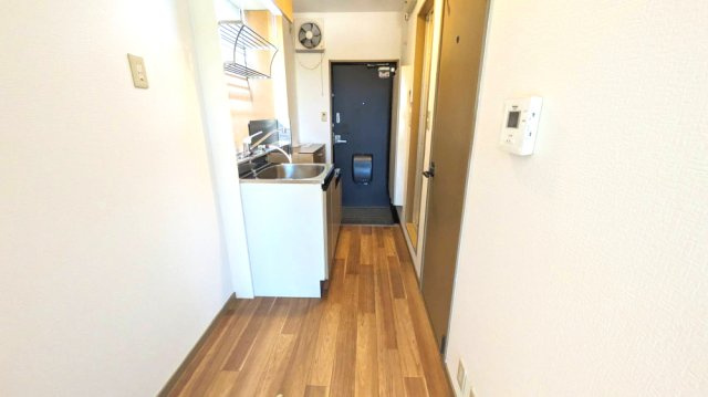 パークヴィラ甲子園口の玄関|明るい玄関です