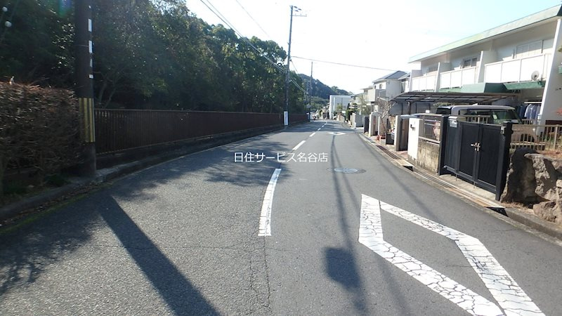 高倉台8丁目テラスハウスの前面道路含む現地写真