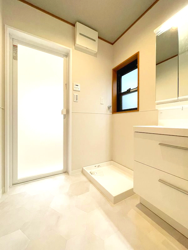 西宮市泉町　中古戸建の独立洗面台|シャワーヘッドタイプ