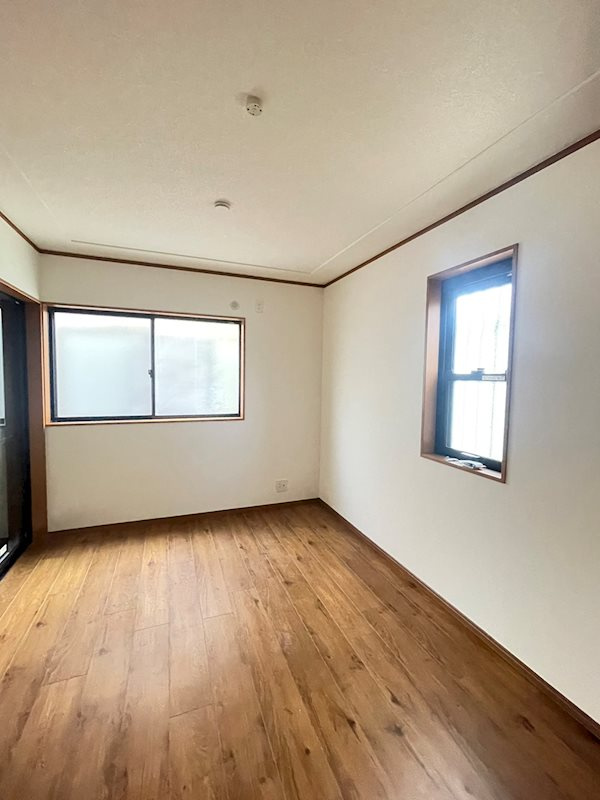 西宮市泉町　中古戸建の洋室|１F南側洋室