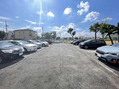 【駐車場】 | 白鷺スカイハイツ | 平置き駐車場でお車の出し入れもラクラク♪