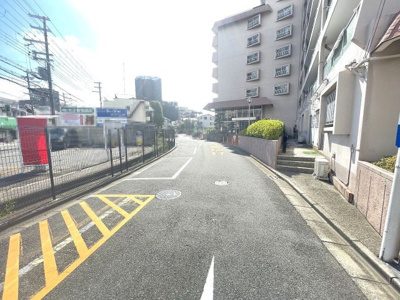 【外観】 | 白鷺スカイハイツ | 道路幅も広くお車のご移動もラクラクです♪